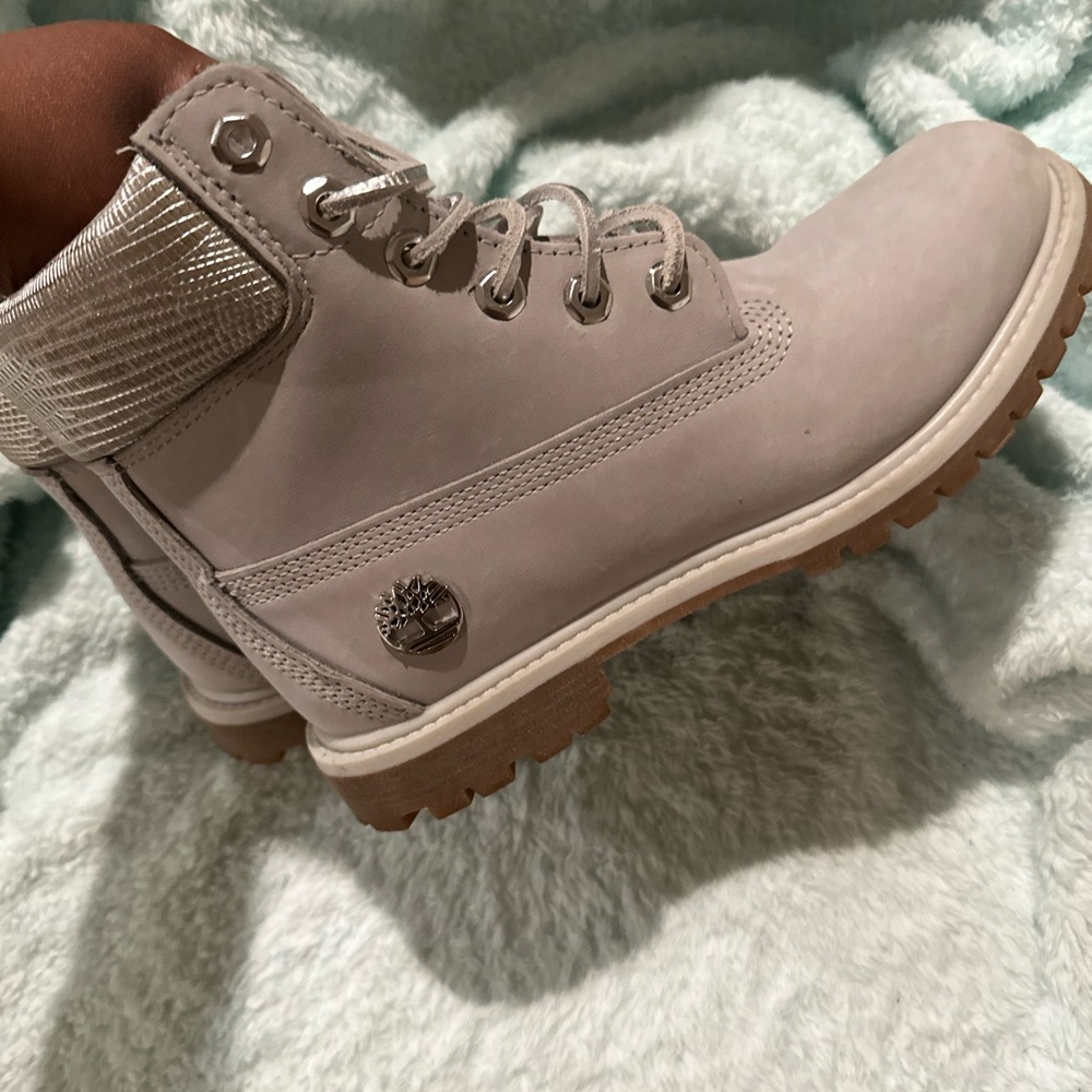 LIGHTLY Used Timberlands